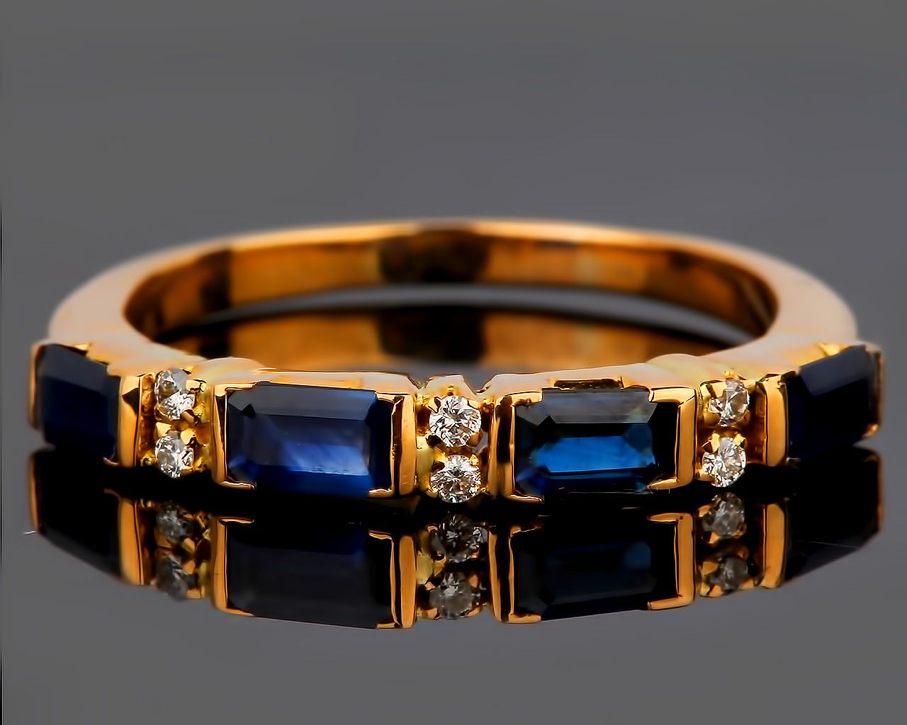 Бриллиантовое кольцо-дорожка с сапфирами из золота под заказ. 010416/4